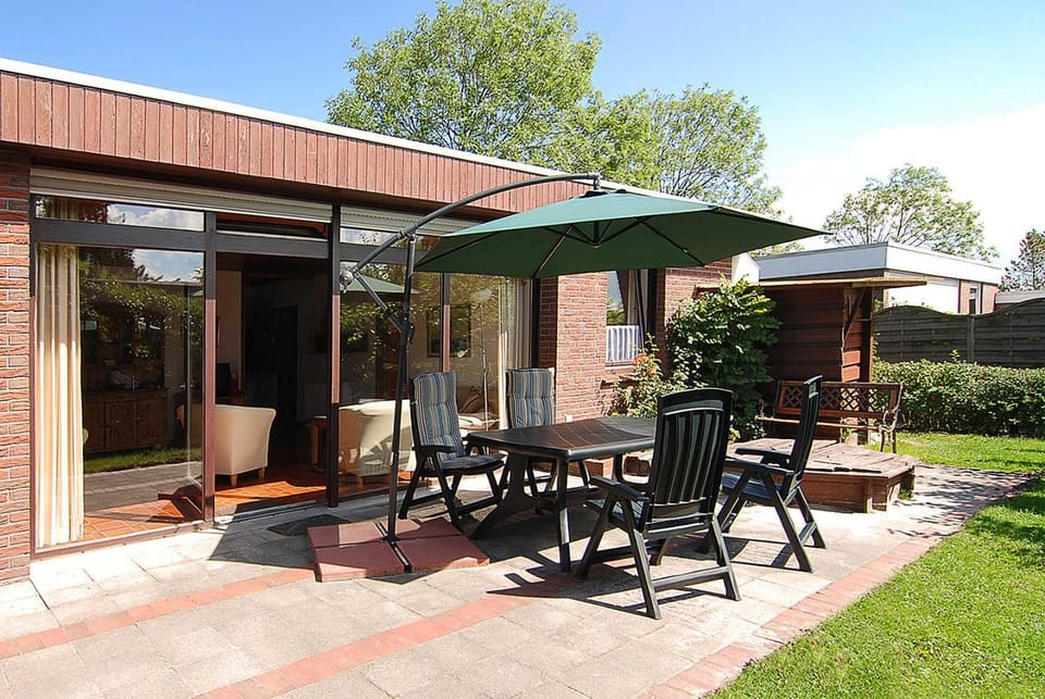 Property building, Patio, Spring, Day, Garden, Seating area, Garden view