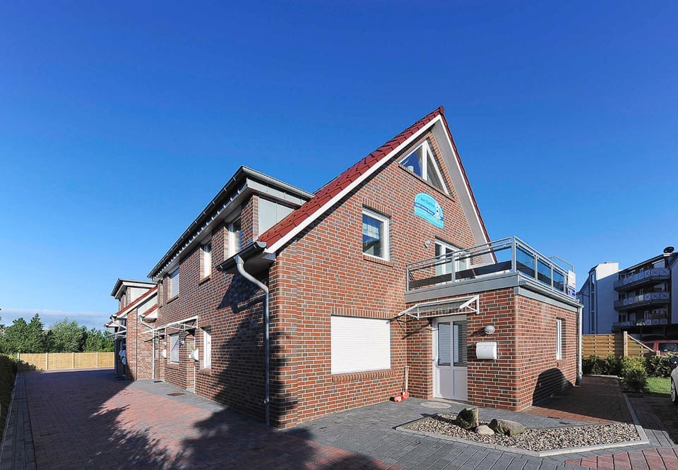 Property building, Day, Neighbourhood, Street view