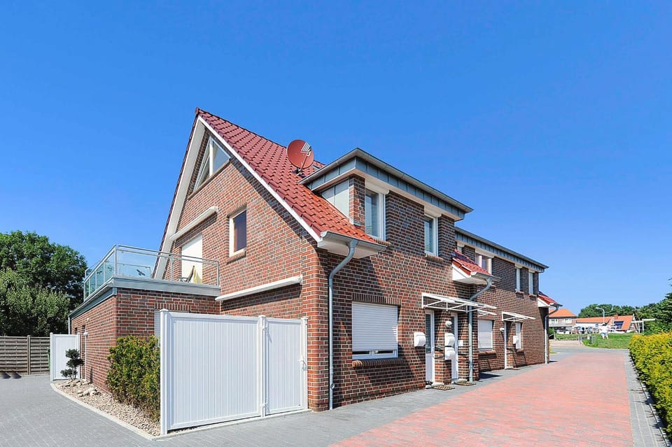 Property building, Day, Neighbourhood, Street view