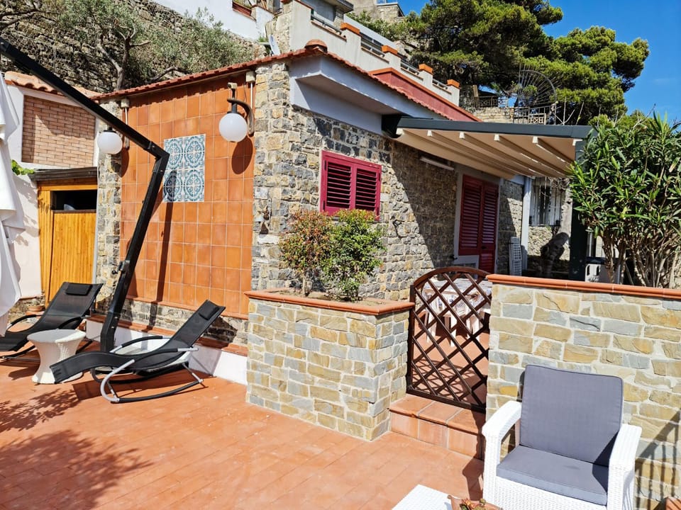 Patio, Facade/entrance, Balcony/Terrace