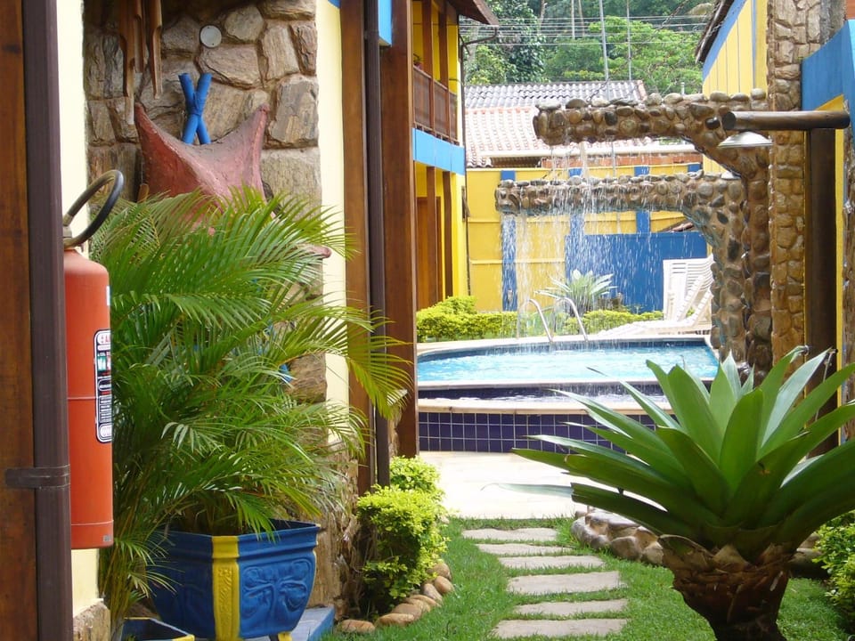 Swimming pool, Time of day