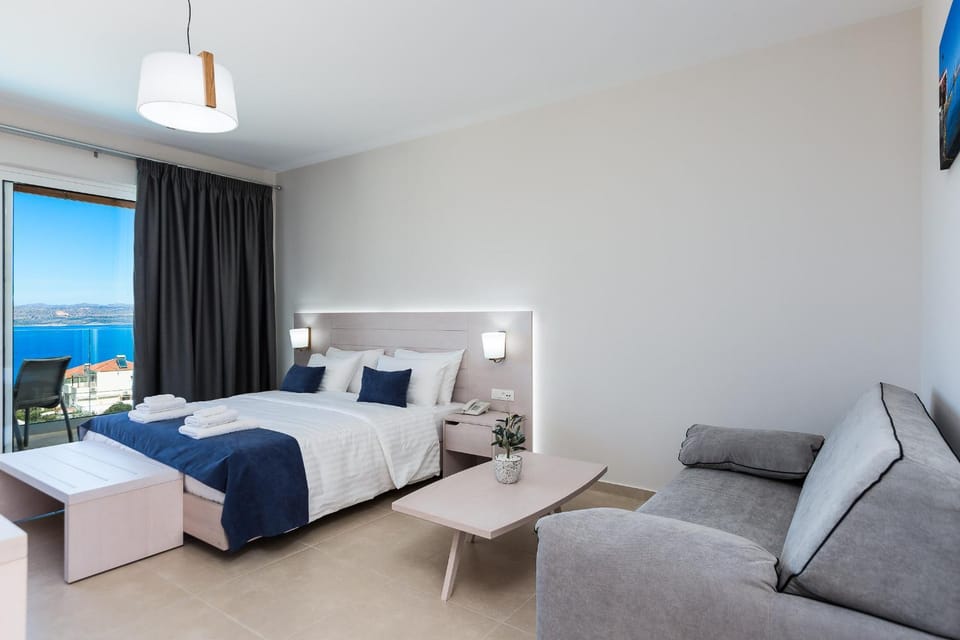 Spring, Day, Photo of the whole room, Seating area, Bedroom, Pool view