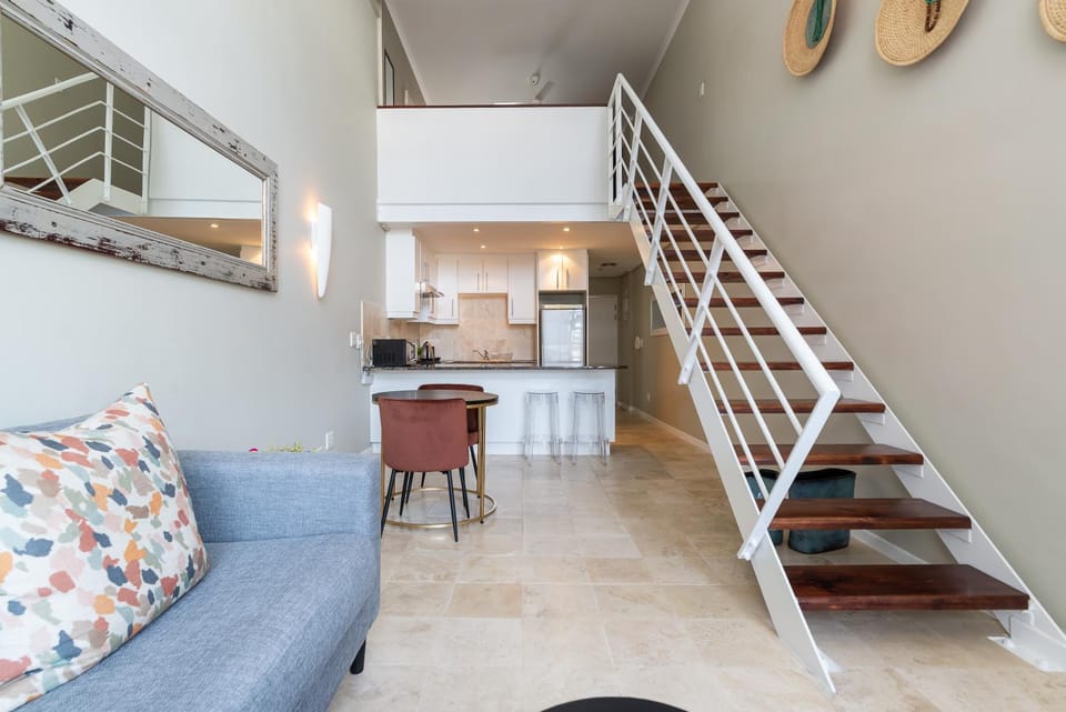 Stylish De Waterkant Loft with Pool, Parking and Table Mtn Views Apartment in Cape Town