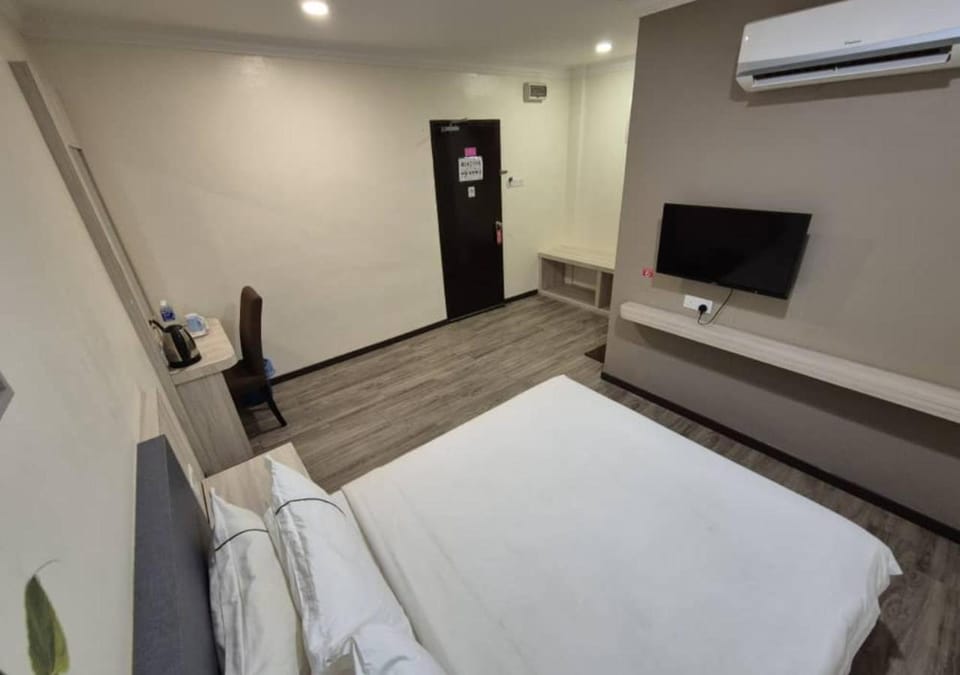 Photo of the whole room, Floor plan