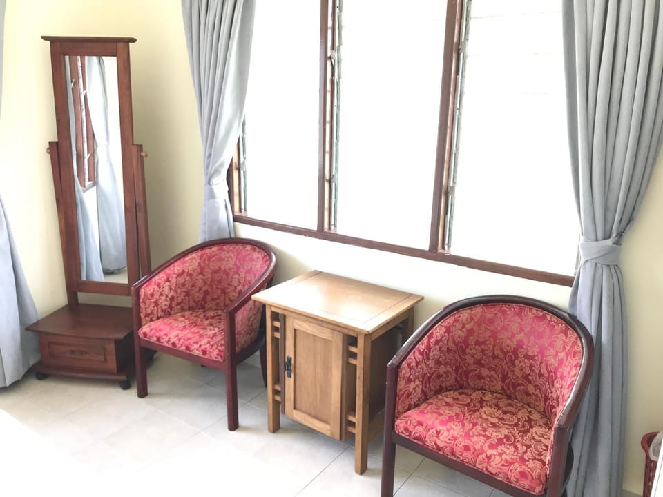 Seating area, Bedroom