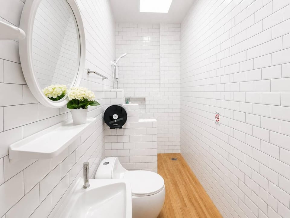 Shower, Toilet, Bathroom, towels