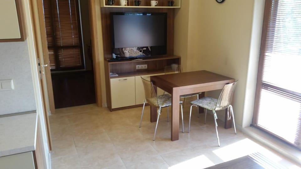 TV and multimedia, Decorative detail, Dining area