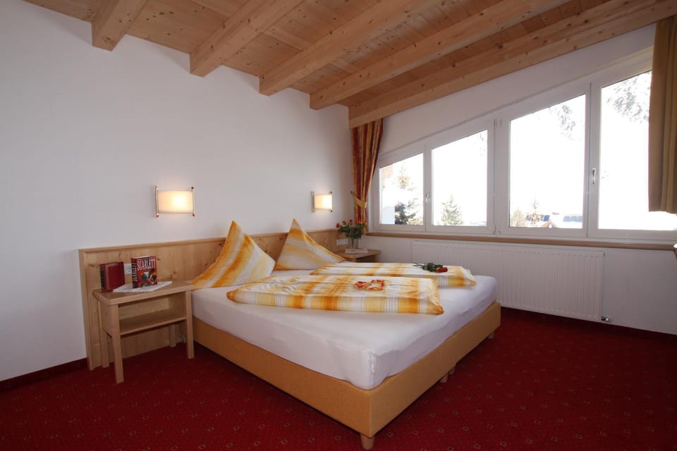 Bed, Day, Photo of the whole room