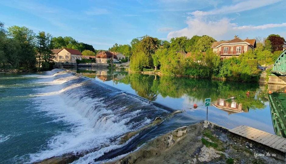 Nearby landmark, Natural landscape, River view