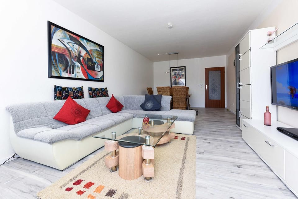 TV and multimedia, Living room, Seating area, Evening entertainment