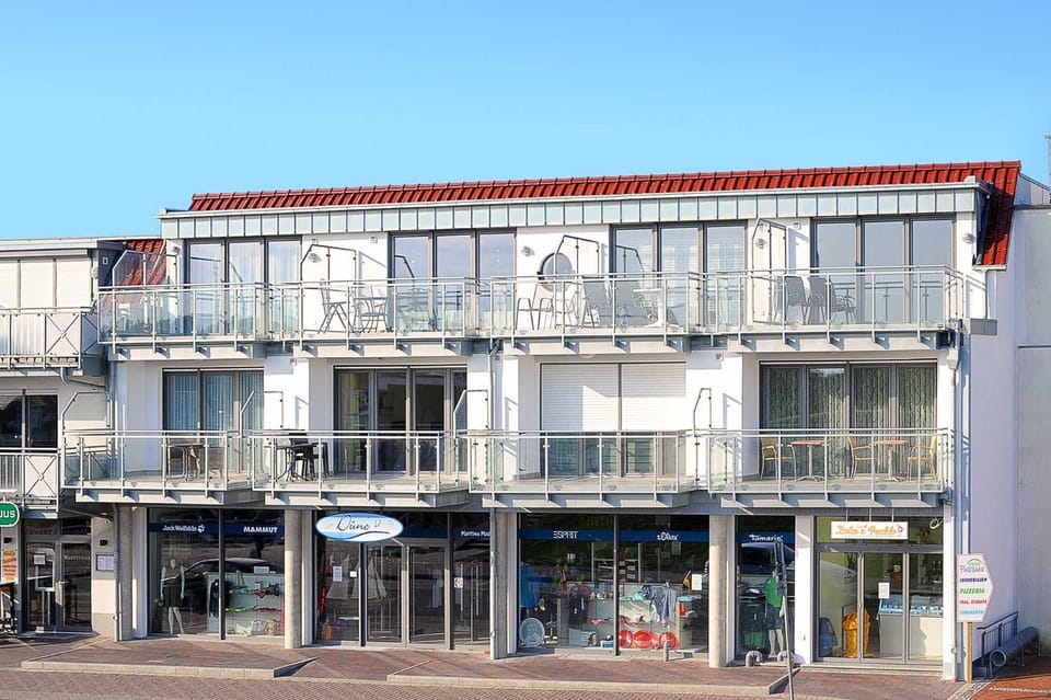 Property building, Day, City view, Location