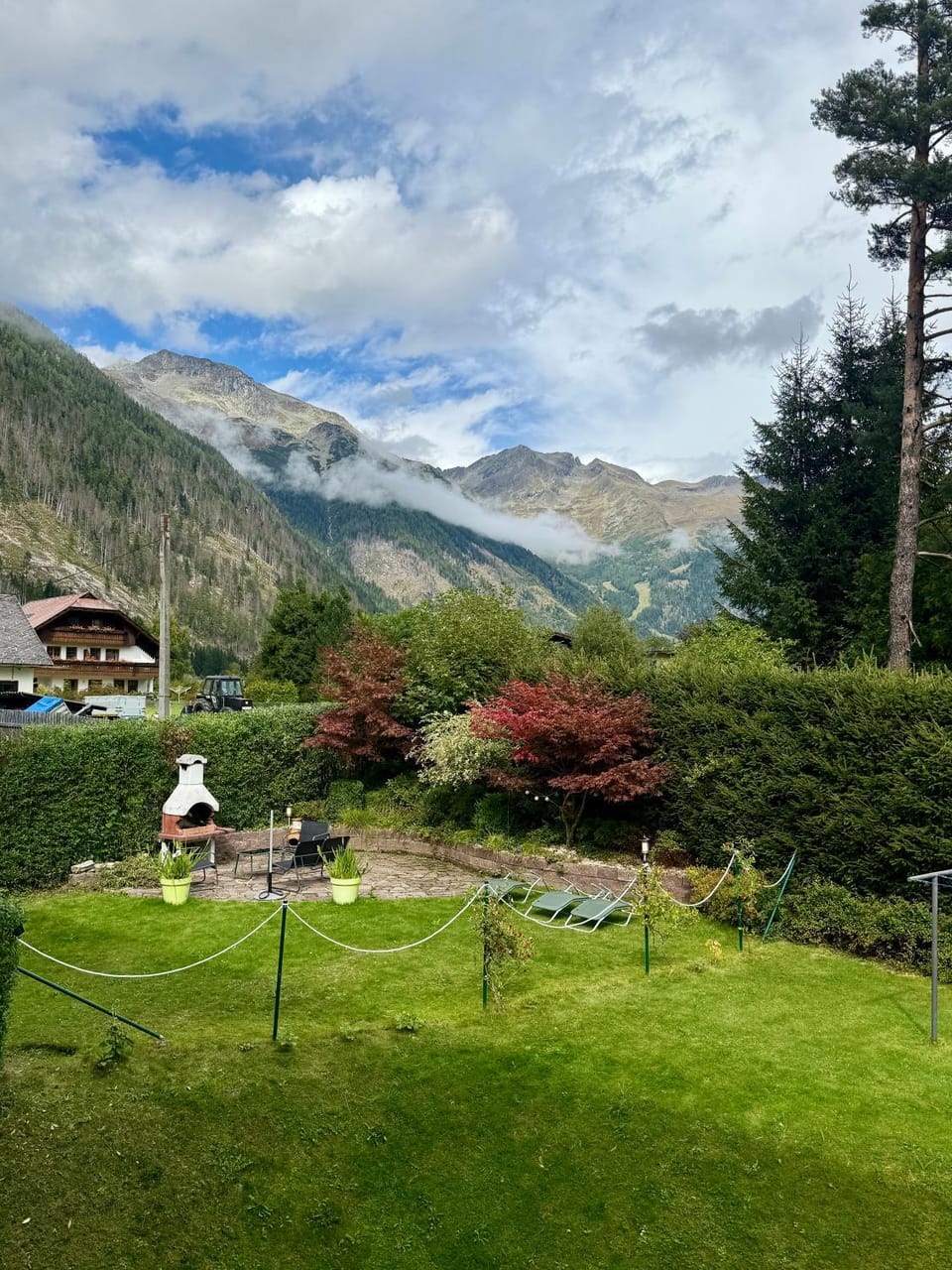 Spring, Day, Natural landscape, BBQ facilities, Garden, Garden view, Mountain view