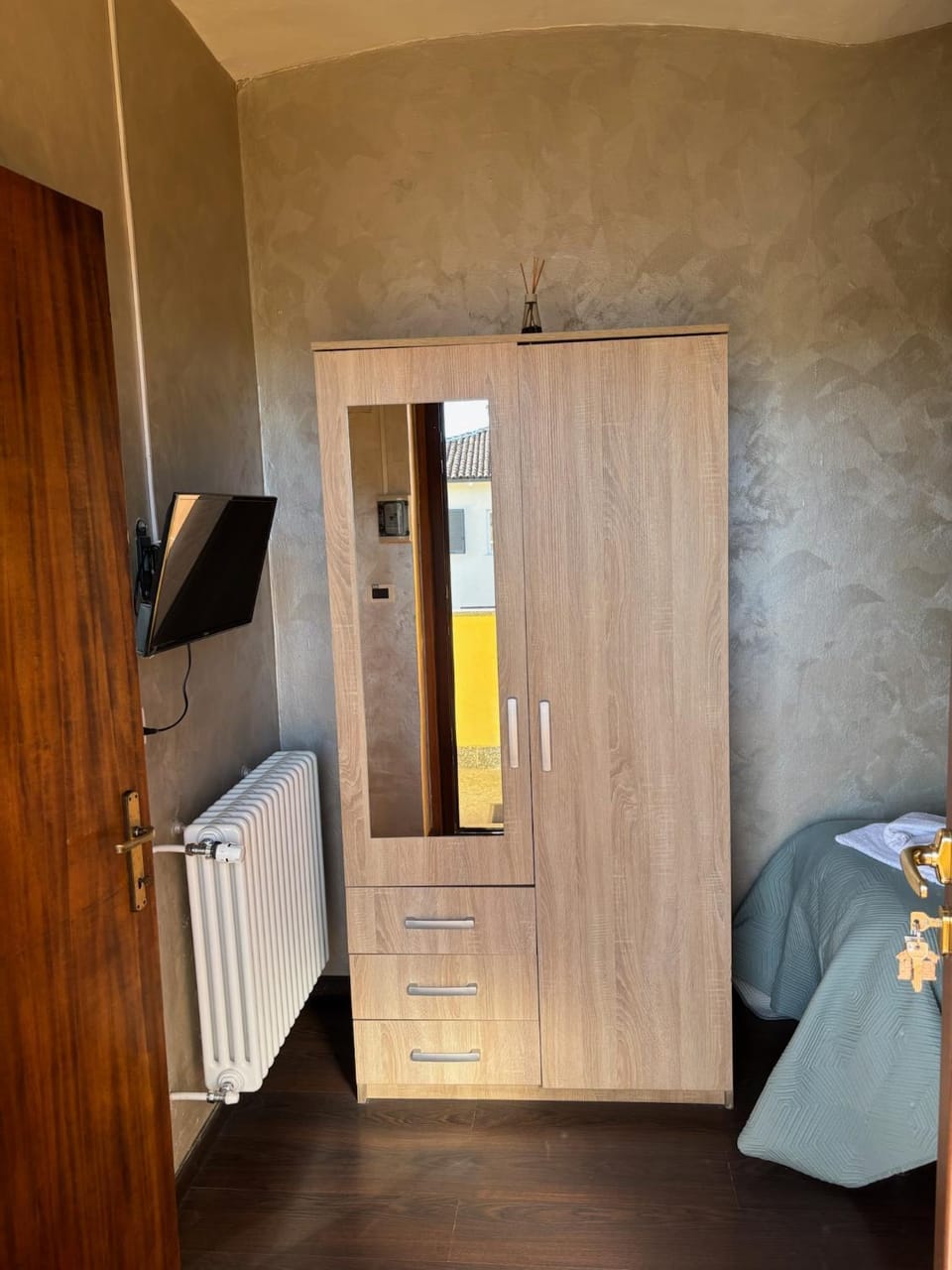 wardrobe
