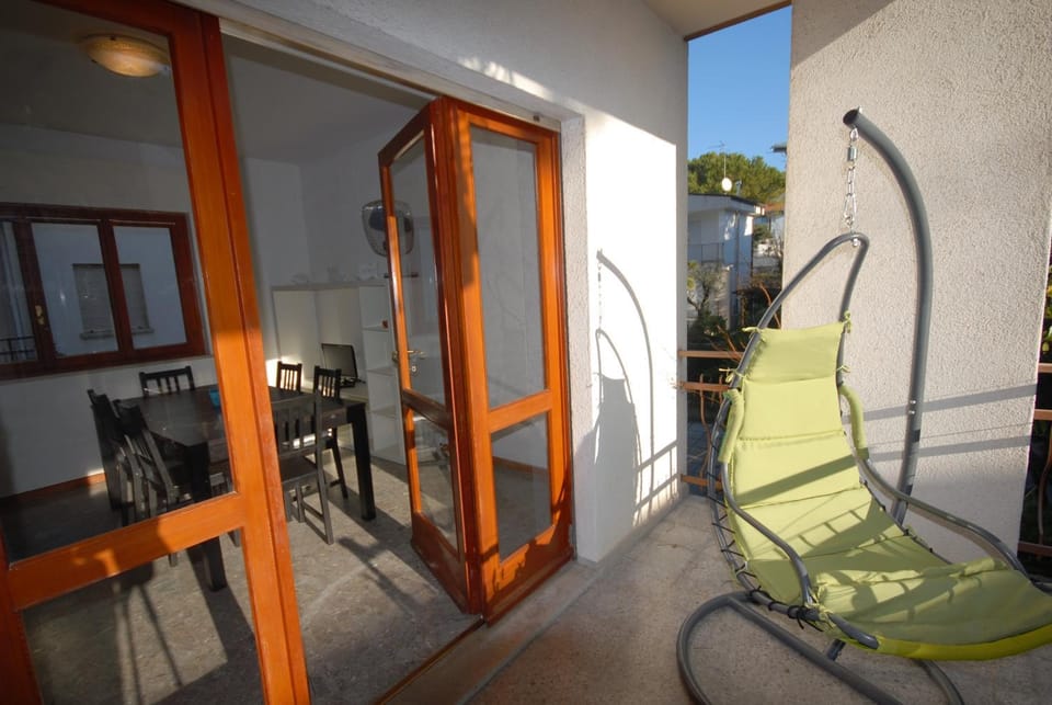 Patio, Living room