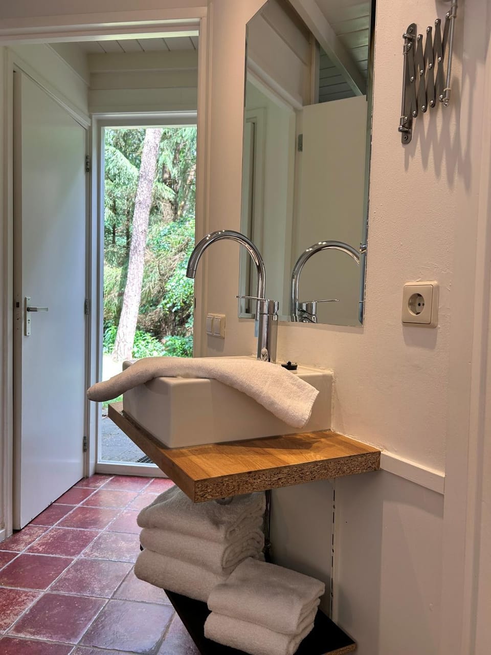 Bathroom, towels