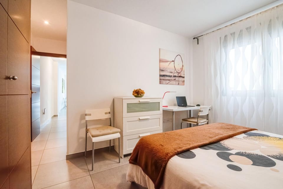 Bed, Seating area, Bedroom, wardrobe