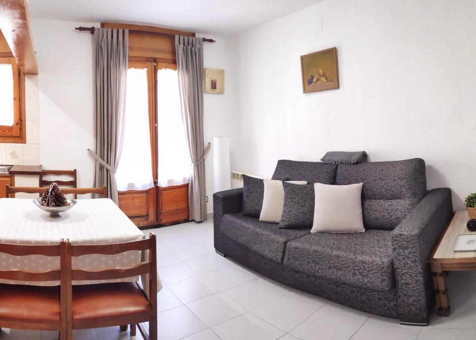 Bed, Living room, Dining area