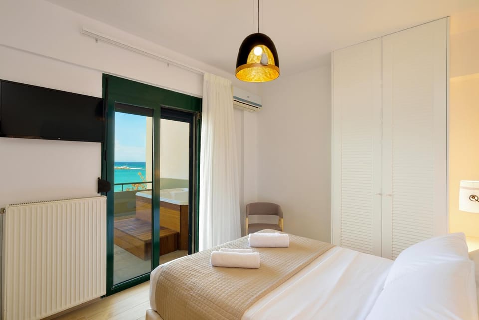 Patio, TV and multimedia, Balcony/Terrace, Photo of the whole room, Bedroom, Sea view