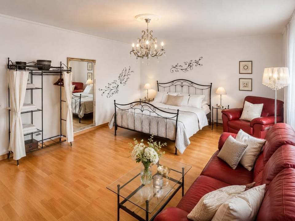 Bed, Seating area