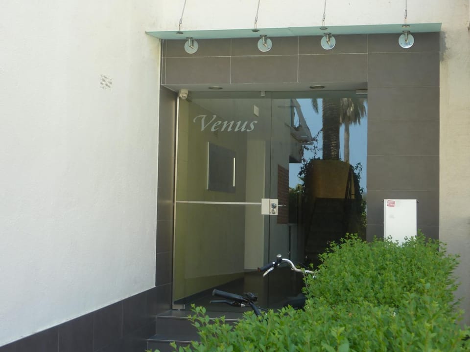 Property building, Facade/entrance, Off site