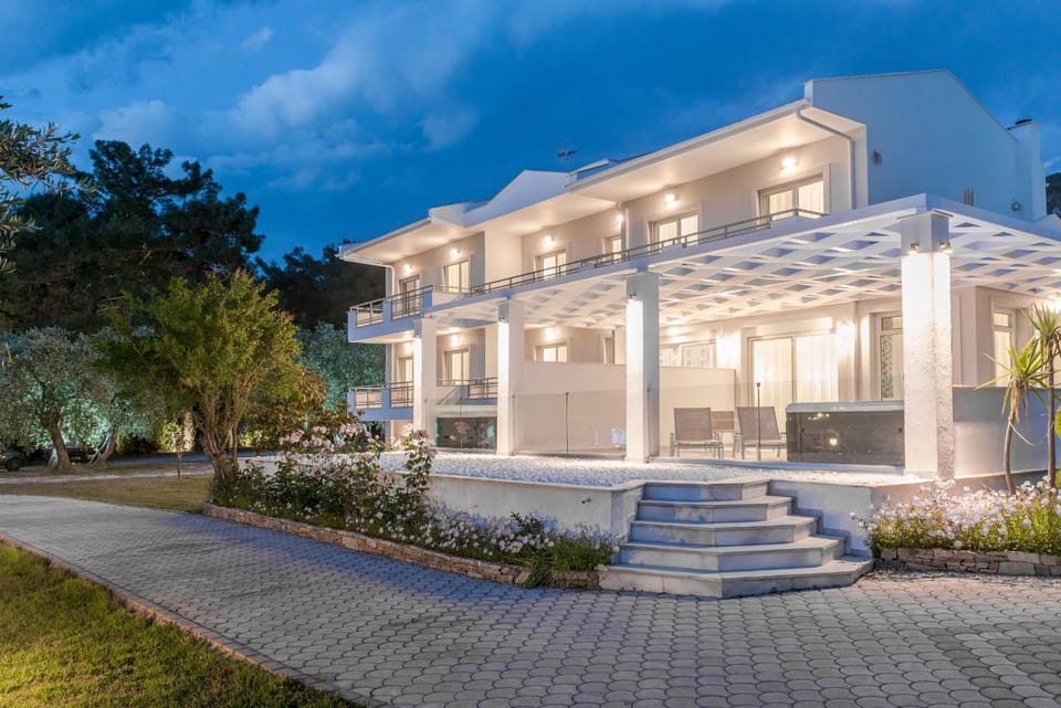 Facade/entrance, On site, Sea view