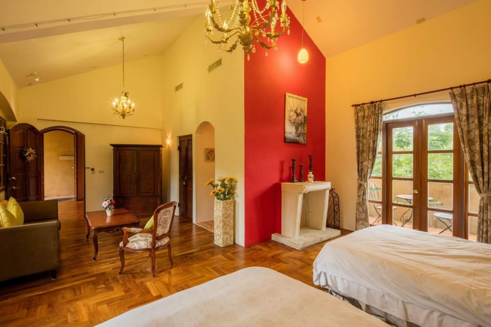 Living room, Photo of the whole room