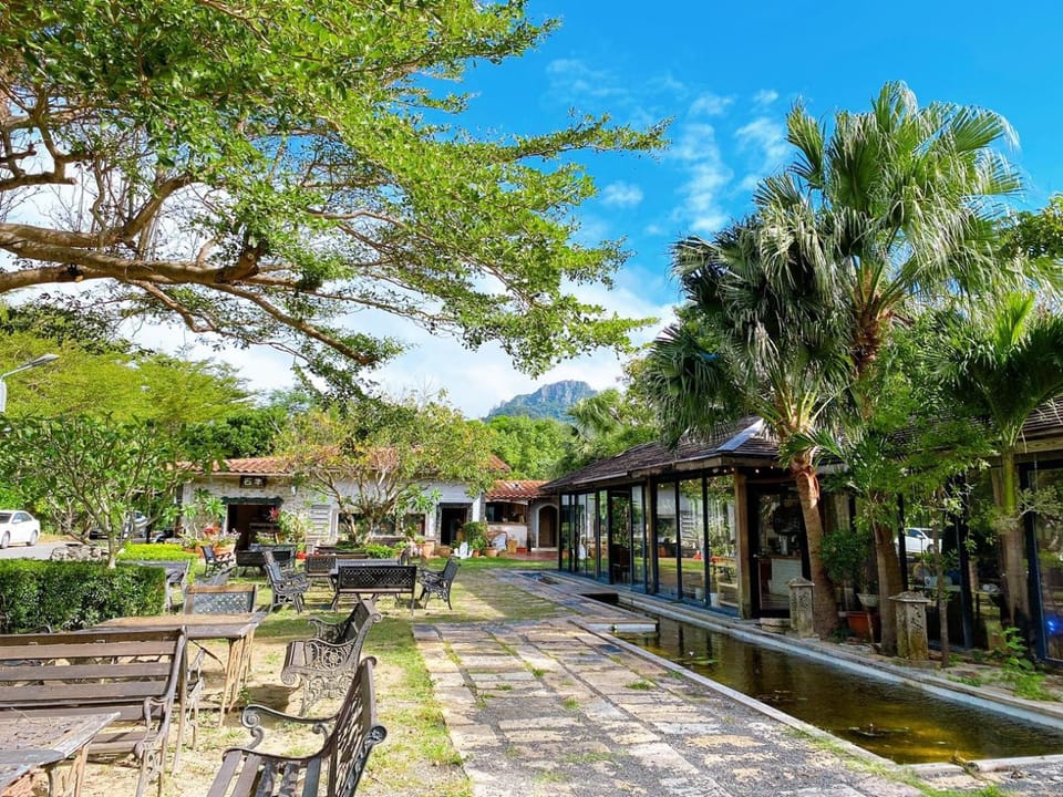Property building, Restaurant/places to eat, Swimming pool, Breakfast