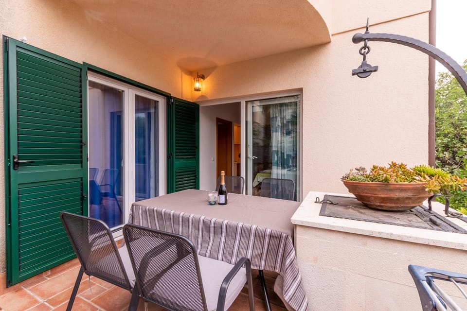 Patio, Facade/entrance, Balcony/Terrace