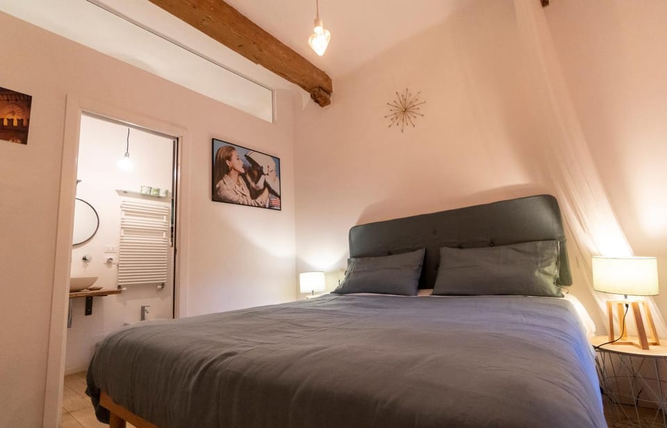 Lovely Studio D'Azeglio by Studio Vita Apartment in Bologna