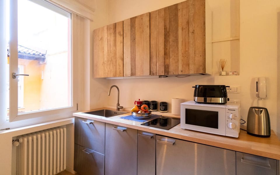 Lovely Studio D'Azeglio by Studio Vita Apartment in Bologna