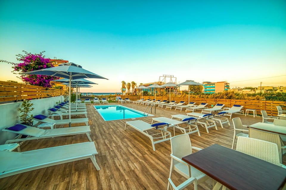 On site, Swimming pool, Swimming pool, Sunset, sunbed