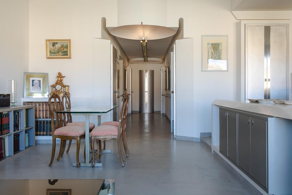 Seating area, Dining area