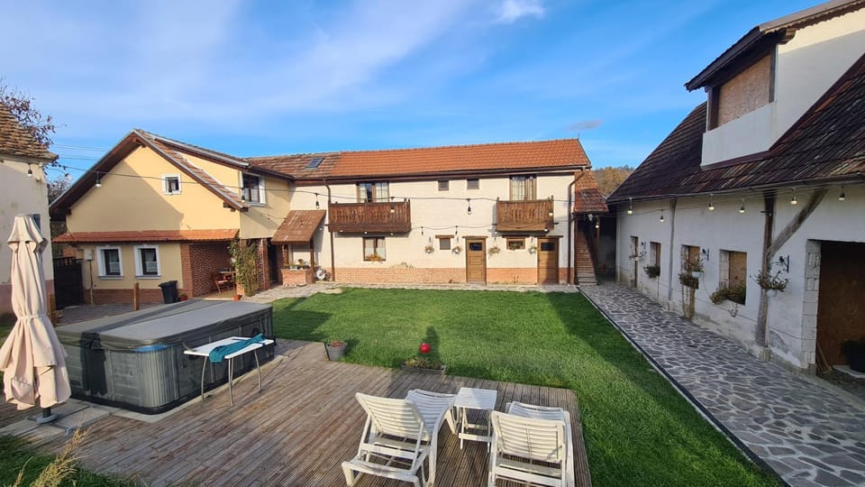 Property building, Day, Pool view, Swimming pool, sunbed