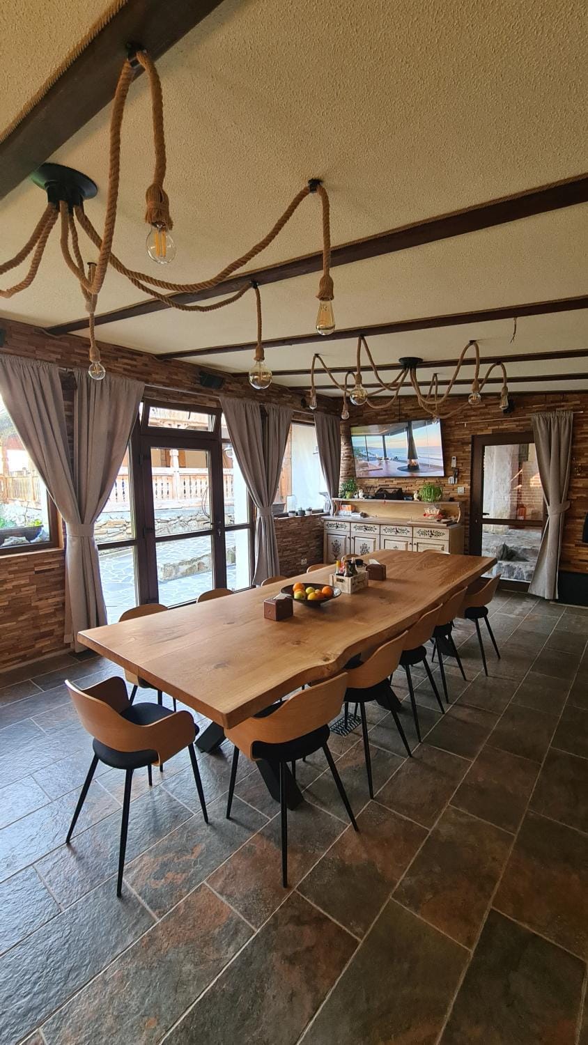 Restaurant/places to eat, Banquet/Function facilities, Seating area, Dining area