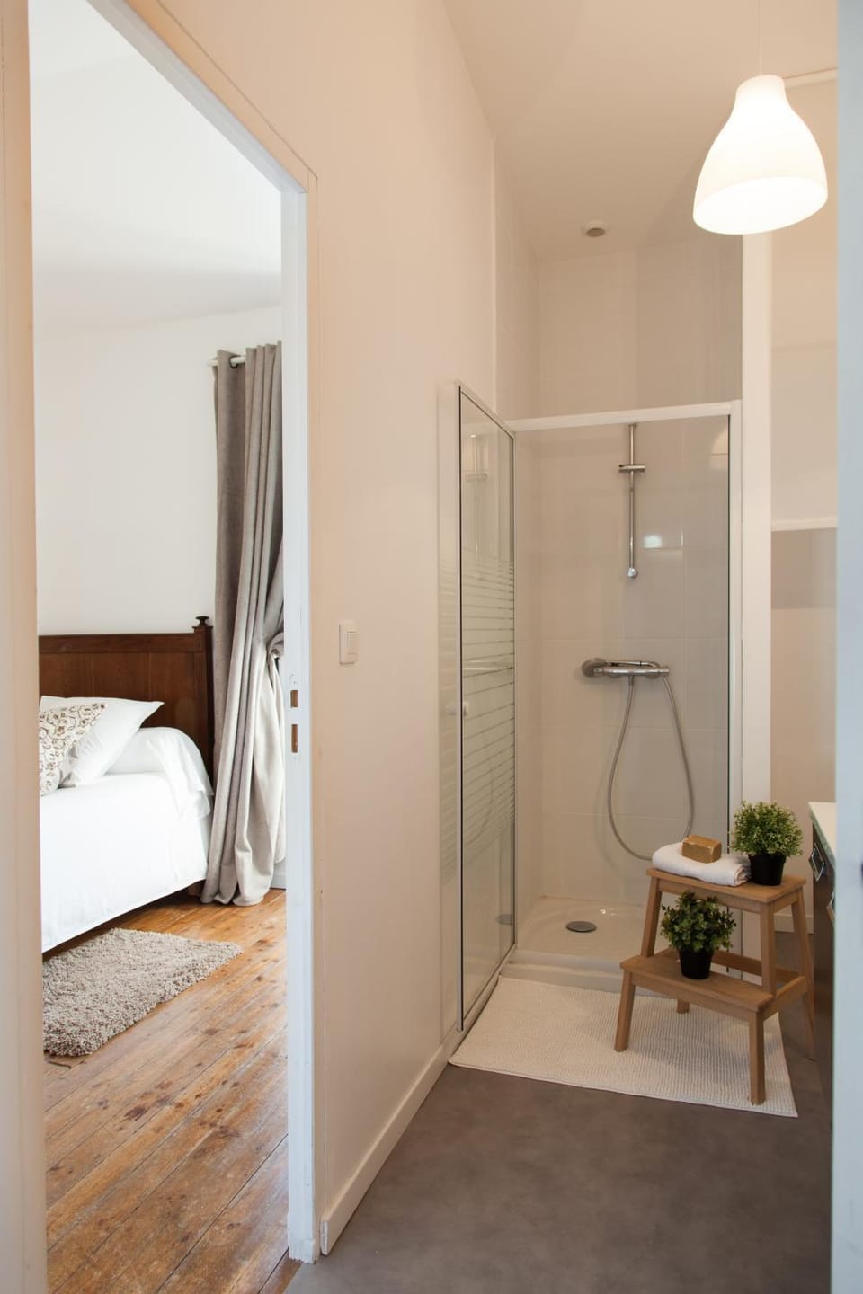 Shower, Bedroom