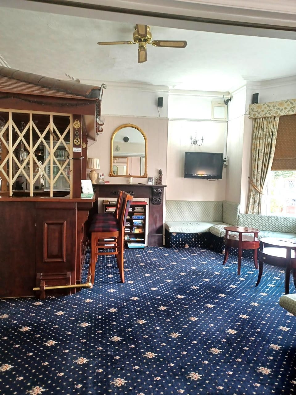 Communal lounge/ TV room, Living room, Seating area