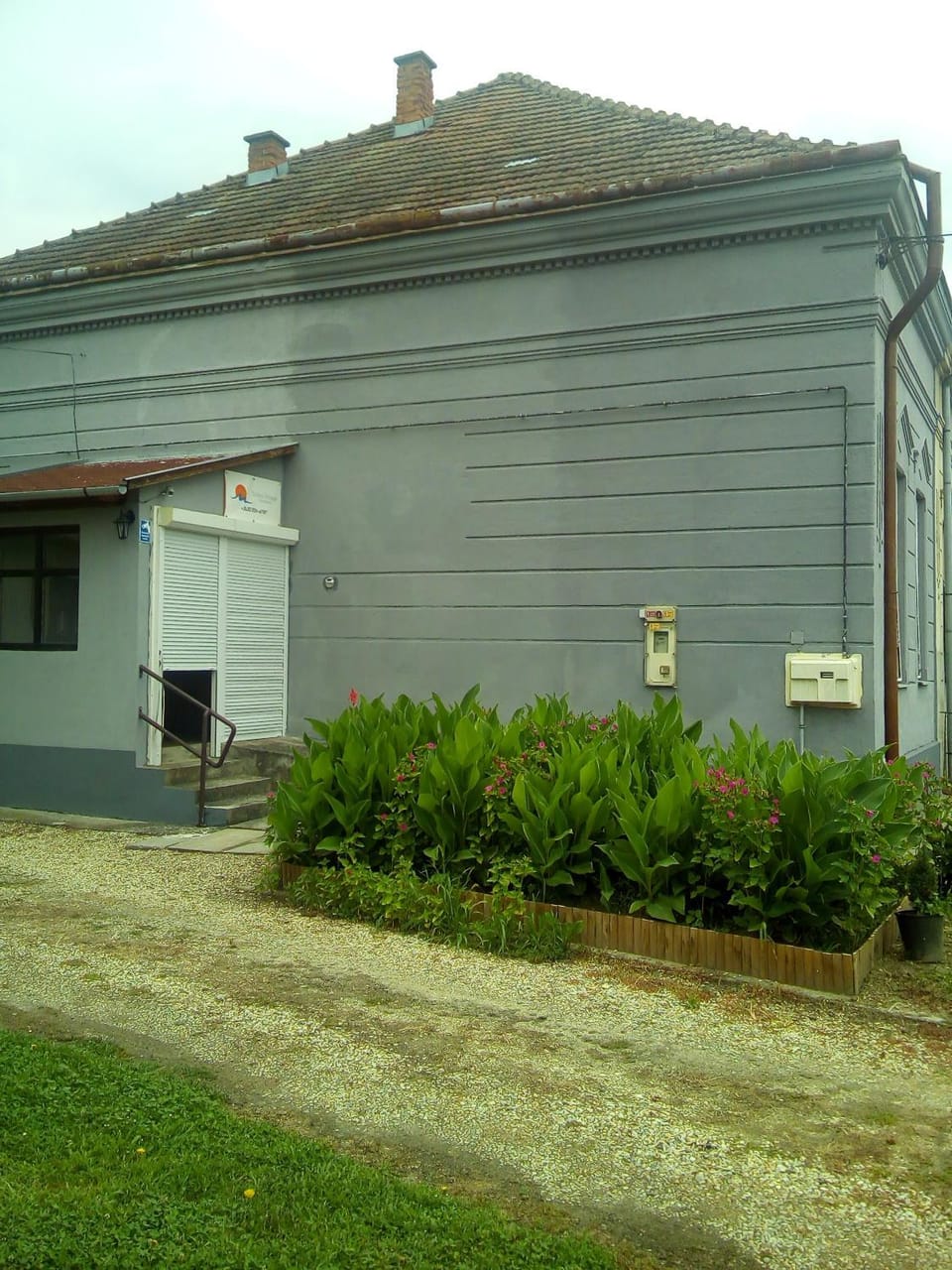 Property building, Facade/entrance, Garden