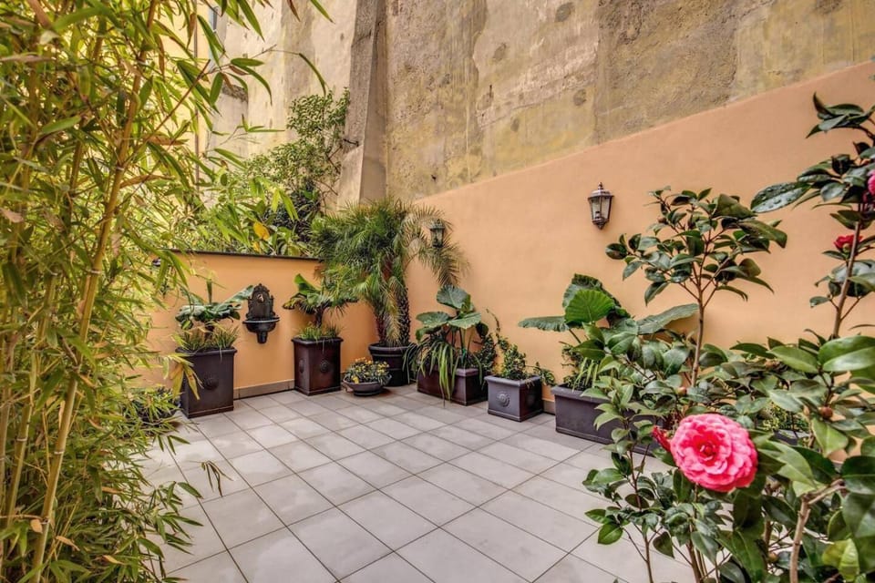 Flat with terrace by Vatican Apartment in Rome