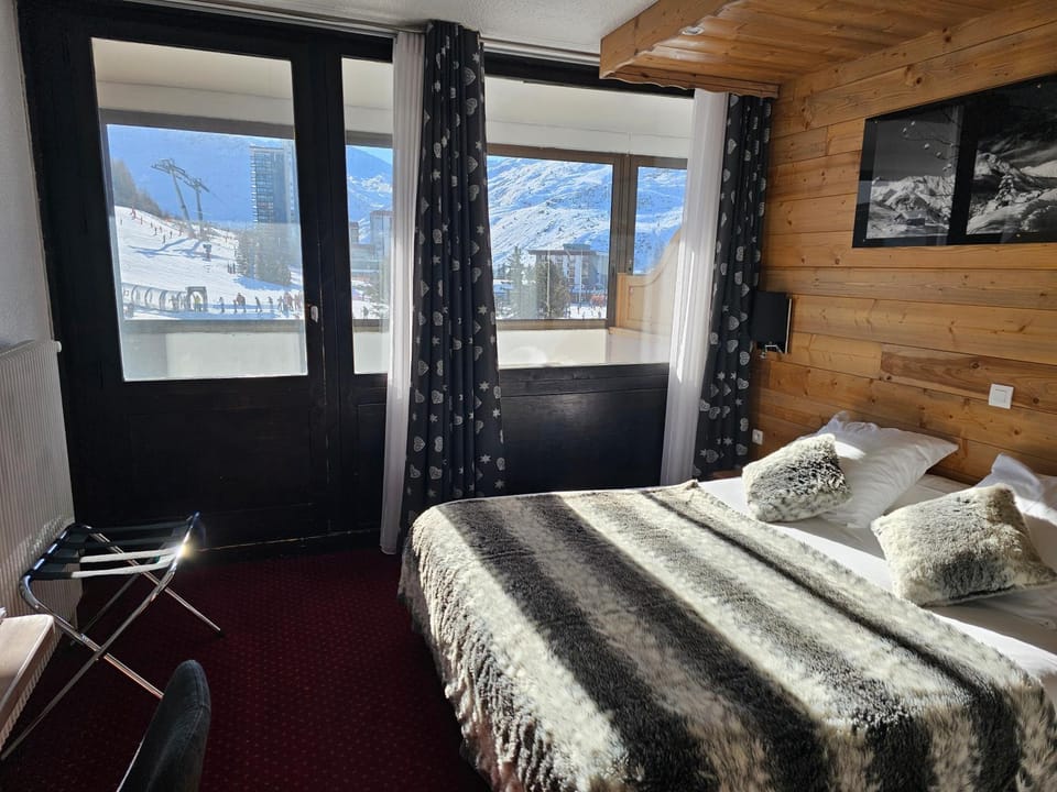 Hotel Le Pelvoux Hotel in Les Allues