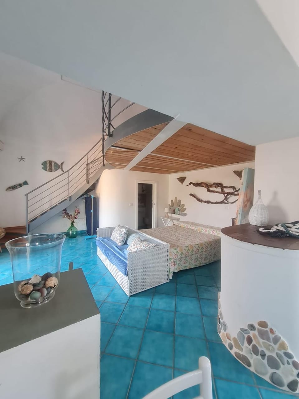 Bed, Photo of the whole room, Seating area, Bedroom