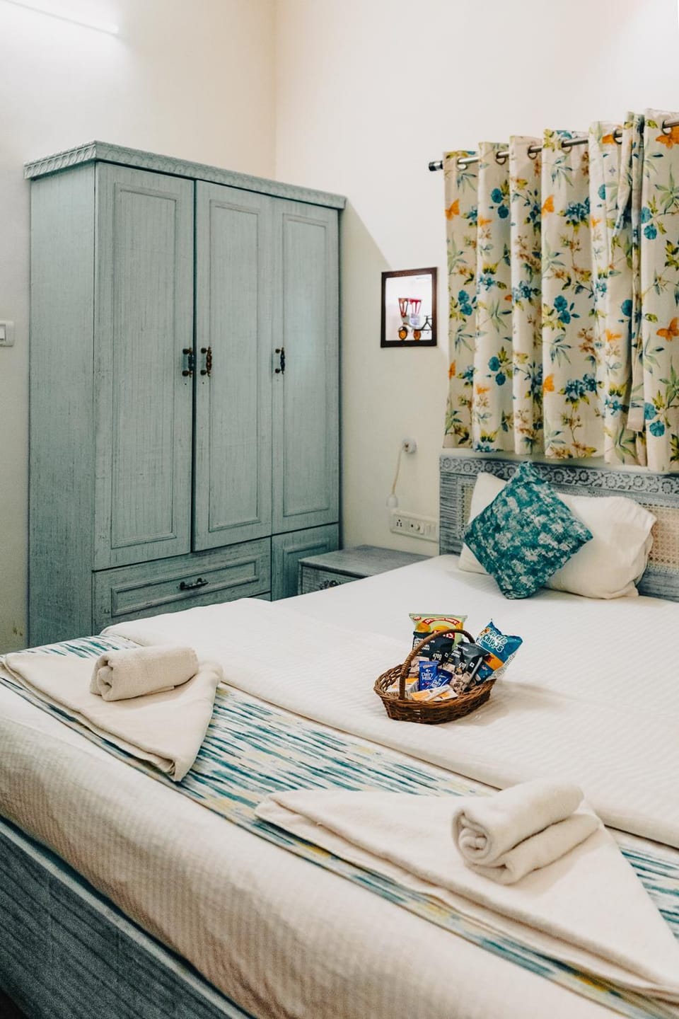 Bed, Photo of the whole room, Bedroom, towels, wardrobe
