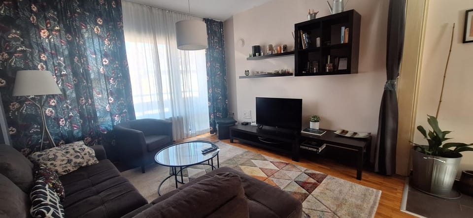 Communal lounge/ TV room, TV and multimedia, Balcony/Terrace, Living room, air conditioner