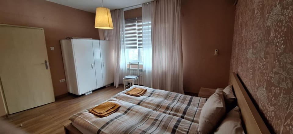 Bed, Bedroom, air conditioner