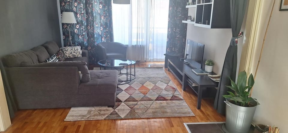 Communal lounge/ TV room, TV and multimedia, Balcony/Terrace, Living room, air conditioner
