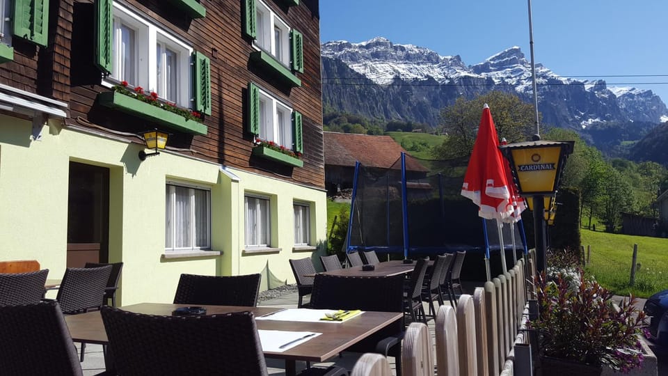 Restaurant/places to eat, Restaurant/places to eat, Spring, Natural landscape, Balcony/Terrace, On site, Mountain view, Mountain view