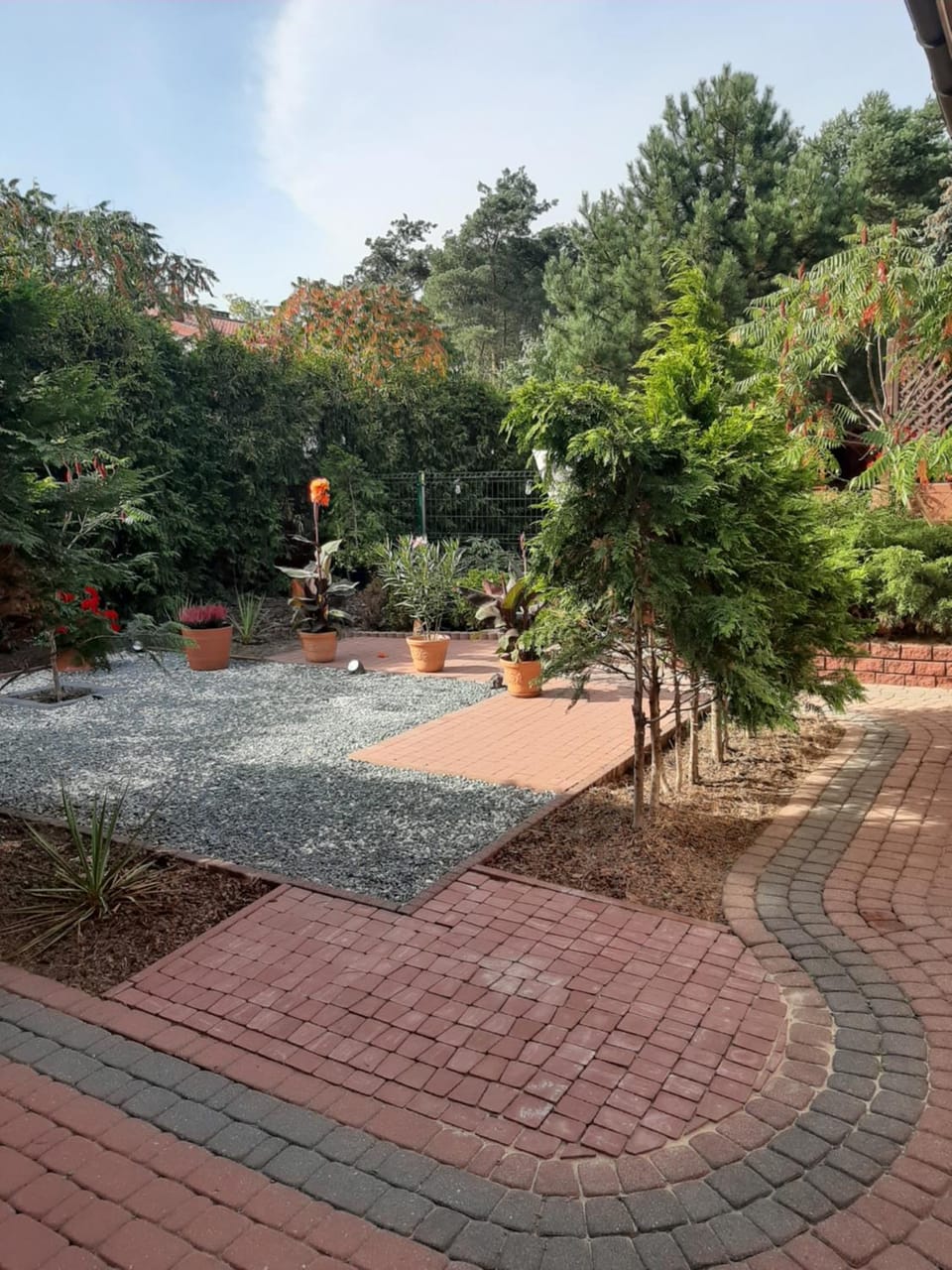 Apartamenty na przedmieściach RADZYMINA z prywatnym parkingiem i ogrodem FAKTURA Apartment in Masovian Voivodeship