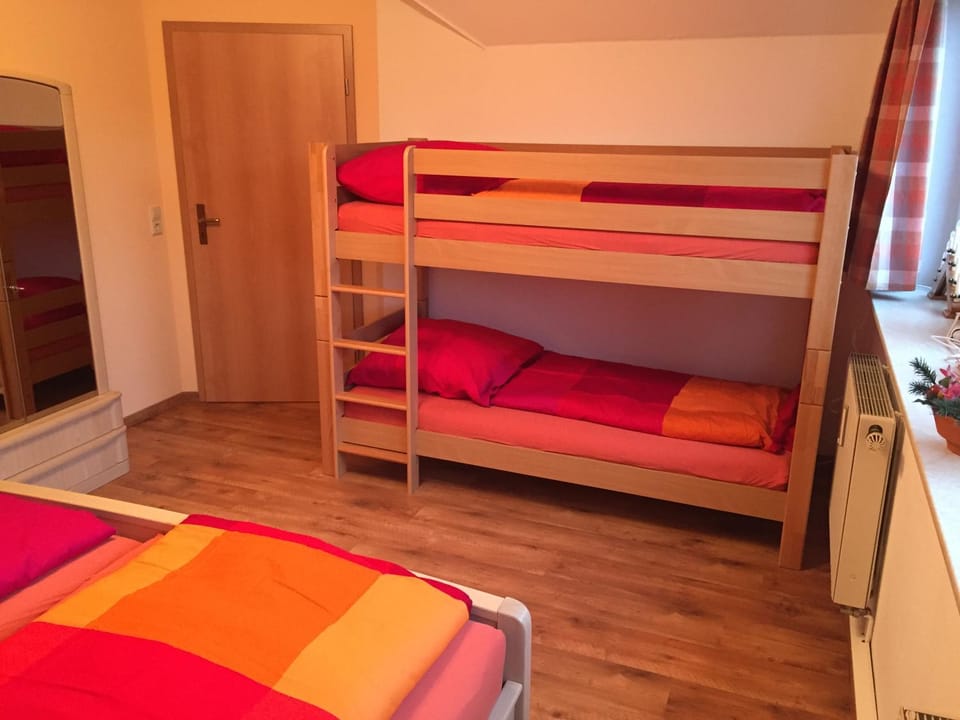 Bed, Bedroom, bunk bed