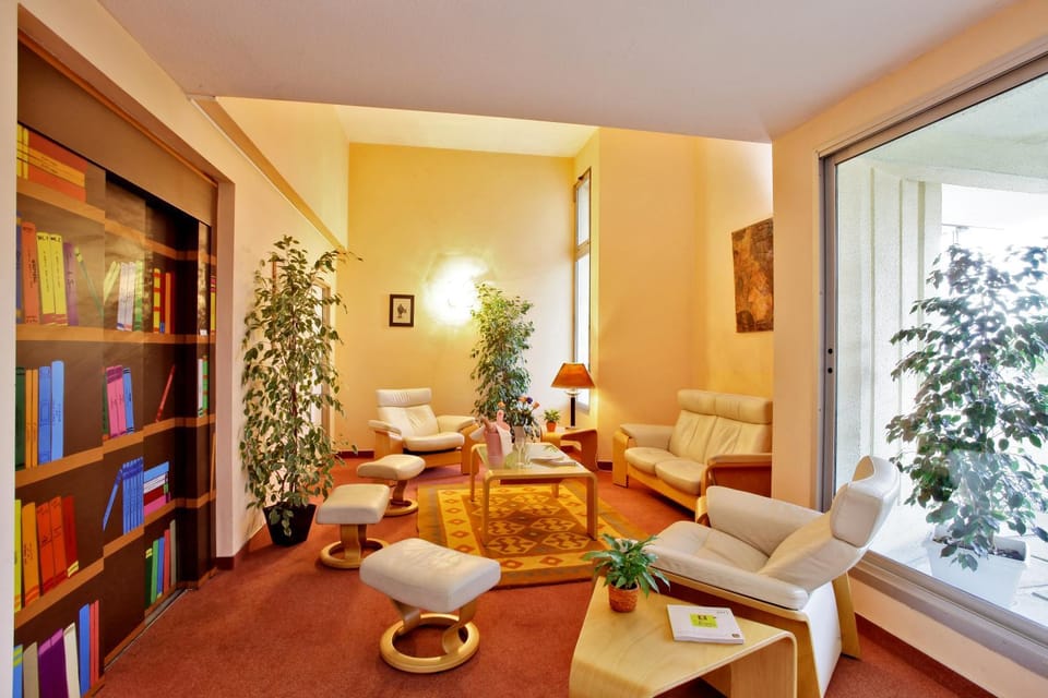 Communal lounge/ TV room
