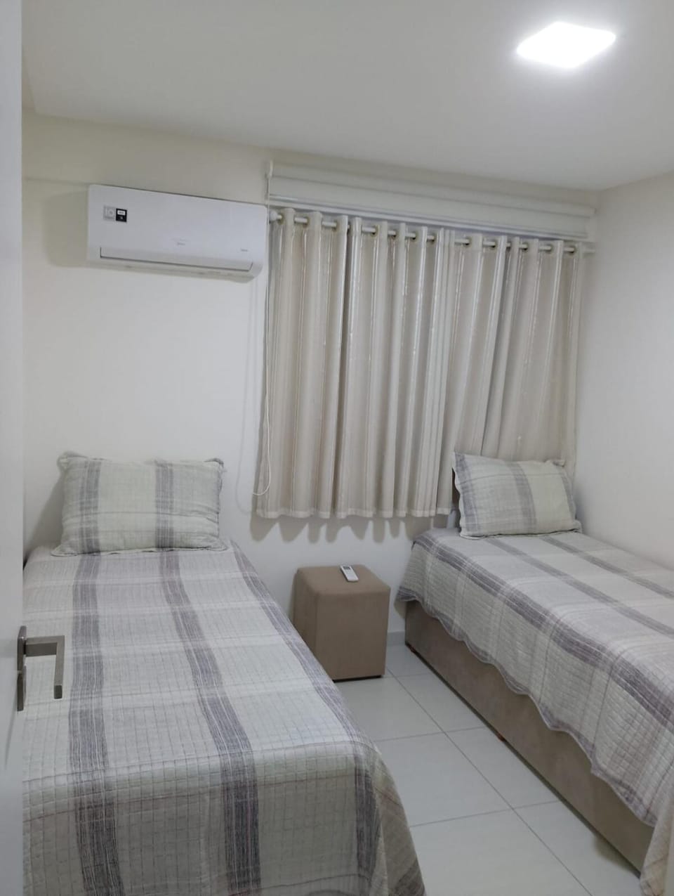 Bed, Bedroom, air conditioner