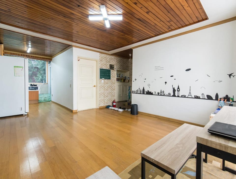 Communal lounge/ TV room